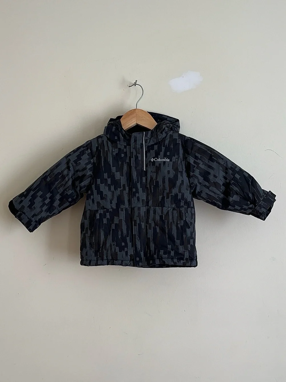 Columbia Boys Hooded Winter Coat 2T Black Gray Digital Camo Waterproof Jacket